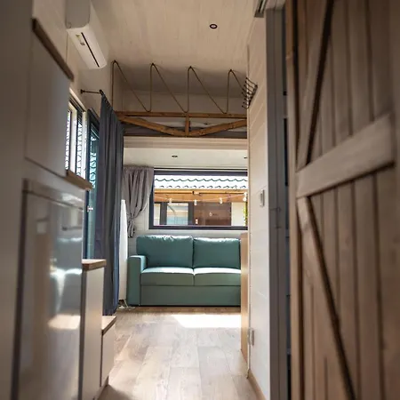 ホステル Klimatyzowane Premium - Maszoperia Sun4hel - Letnia Baza Snowshow Na Polwyspie Helskim