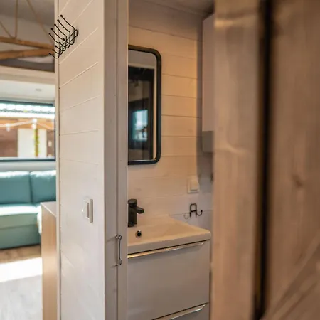 Klimatyzowane Premium - Maszoperia Sun4hel - Letnia Baza Snowshow Na Polwyspie Helskim Hostel *