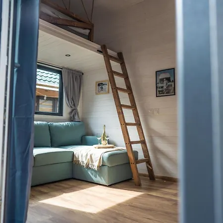 ホステル Klimatyzowane Premium - Maszoperia Sun4hel - Letnia Baza Snowshow Na Polwyspie Helskim *