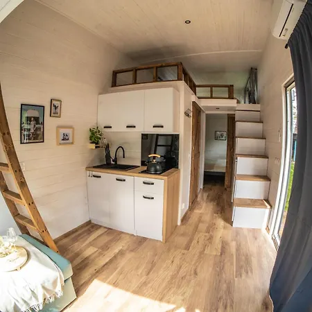 ホステル Klimatyzowane Premium - Maszoperia Sun4hel - Letnia Baza Snowshow Na Polwyspie Helskim *