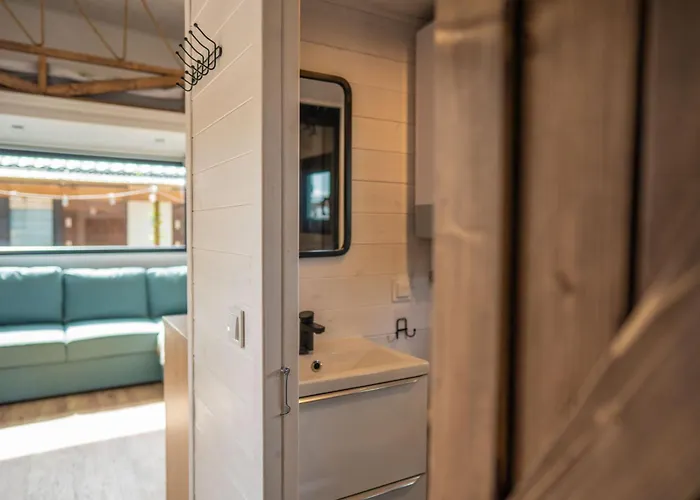 Klimatyzowane Premium - Maszoperia Sun4hel - Letnia Baza Snowshow Na Polwyspie Helskim Hostel *