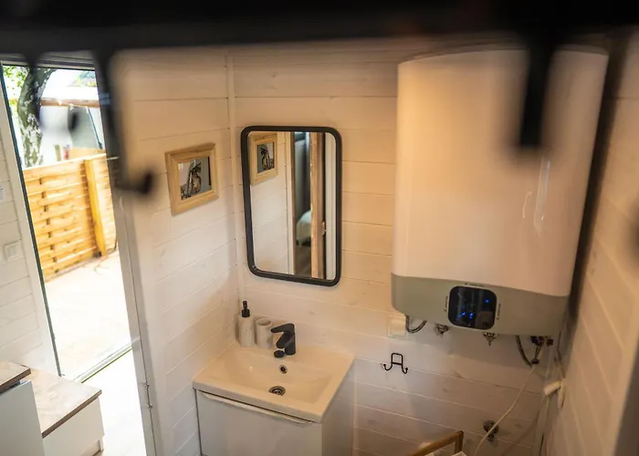 Klimatyzowane Premium - Maszoperia Sun4hel - Letnia Baza Snowshow Na Polwyspie Helskim Hostel Jastarnia